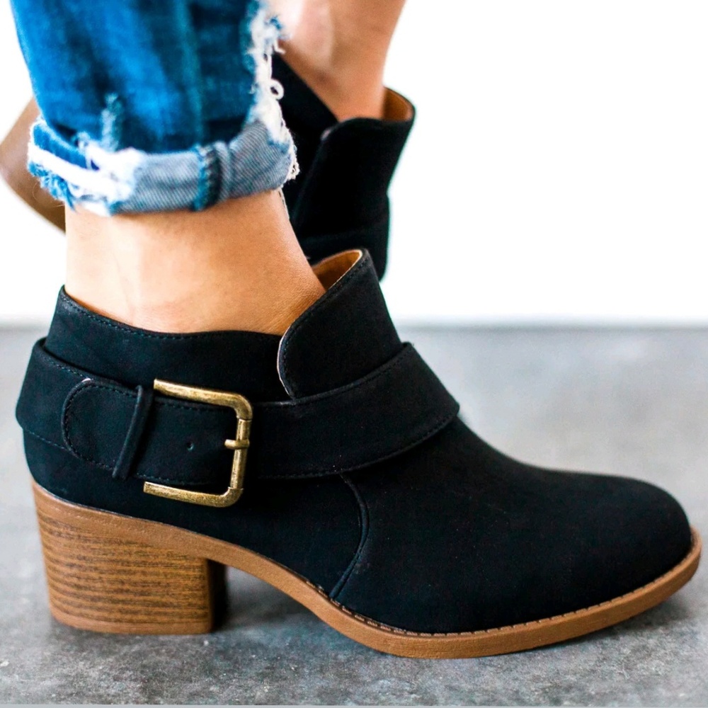💖last 5.5 💖Buckle Wrapped Ankle Bootie - Picture 2 of 6